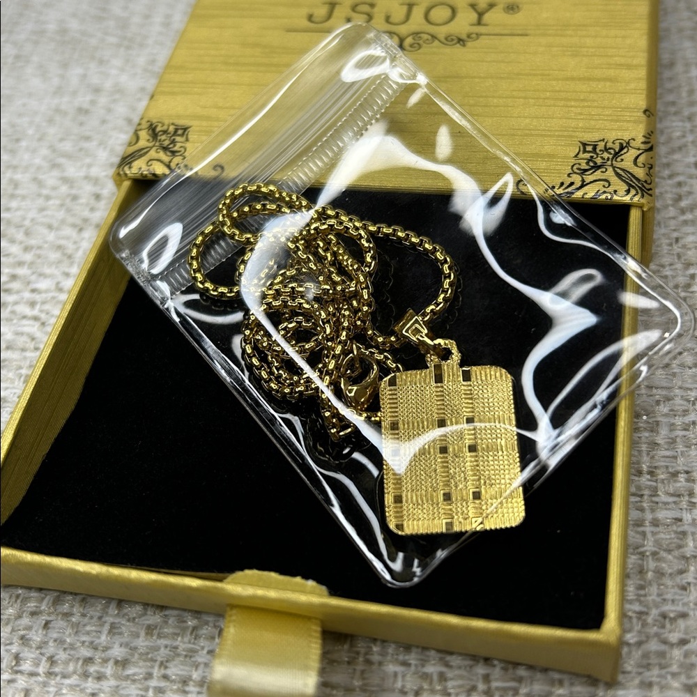 U Initial Gold Plate Necklace - Picture 4 of 4